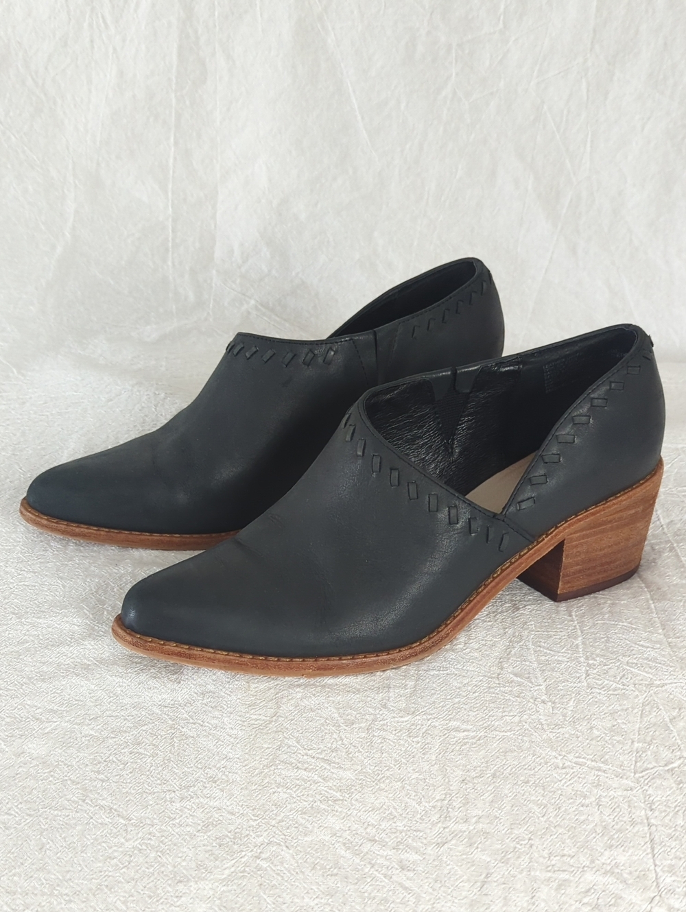 Caslon Julian Black Leather Ankle Bootie Stacked Block Heel Size 7.5